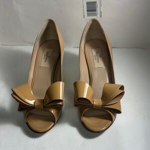 Valentino Women's Beige Bow Peep-Toe Heels size 7.5